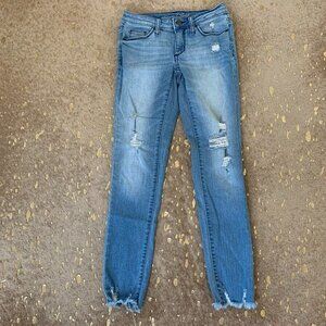 Universal Thread Distressed Jeans